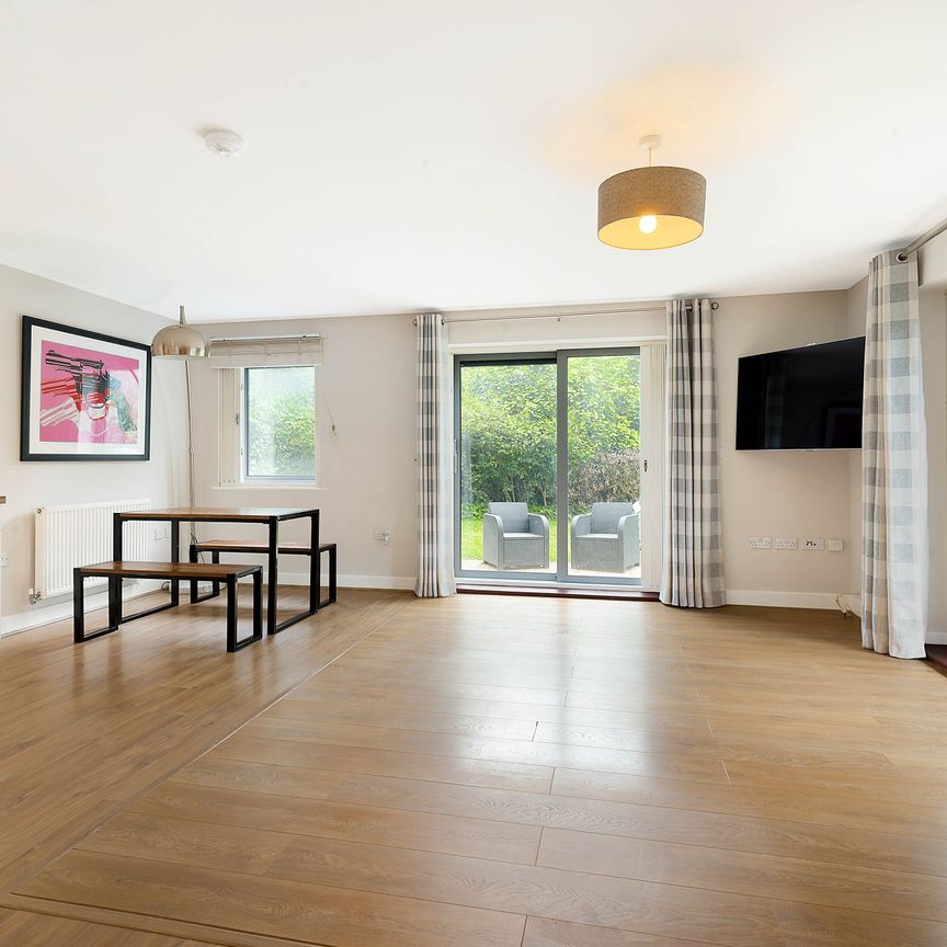 Fitzgerald House, St. Georges Grove, London, SW17 flat to rent - Photo 1