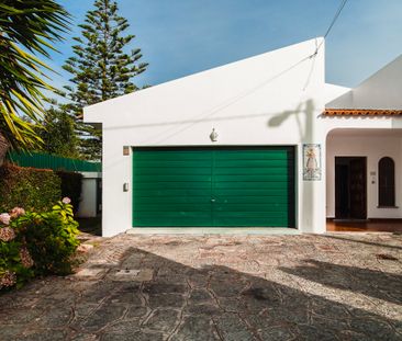 Traditional five-bedroom villa with pool and garden in Areia, Cascais. - Photo 4