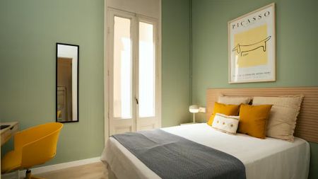 Plaça de la Universitat, Barcelona, Catalonia 08007 - Foto 4