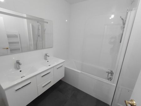 location Appartement T5 DE 108.1m² À VERSAILLES - Photo 4