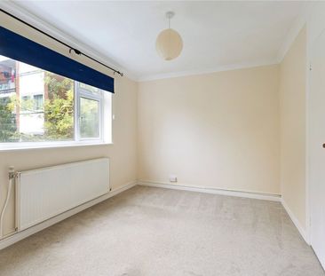 Kendal Court, Surbiton Hill Park, Surbiton, Surrey, KT5 flat to rent - Photo 4