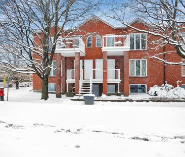 880-1 - 880 Boulevard De La Cité-des-Jeunes, Hull - Photo 1