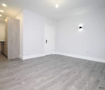 2 bedroom property to rent in Brentwood - Photo 3