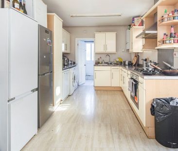 House Share to rent - Hambro Road, London, SW16 - Photo 3