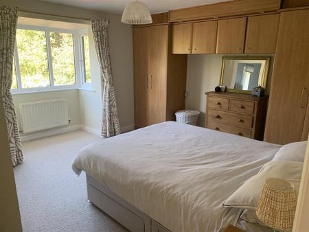 4 bedroom detached house to rent - Photo 4