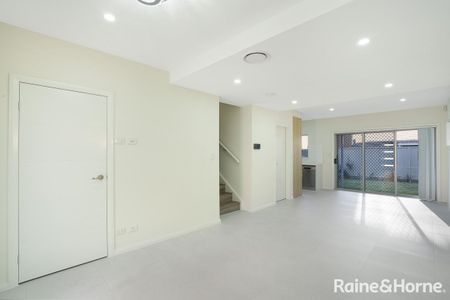 11 Calvert Glade, Quakers Hill, NSW 2763 - Photo 3