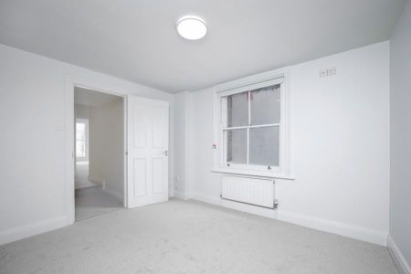 3 bedroom apartment to rent - Photo 4