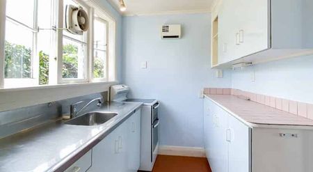 Welcome home to 5 Tarawera Road. - Photo 4