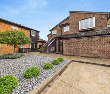 Morland Close, Hampton, TW12 - Photo 3