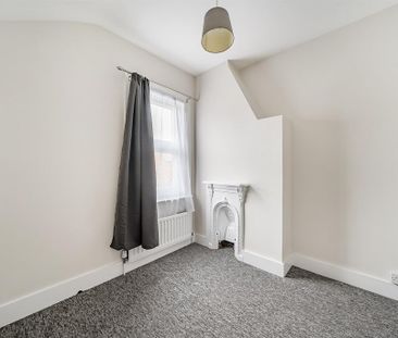 4 bedroom terraced house to rent - Photo 5