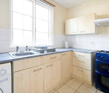 3 bedroom flat to rent - Photo 5