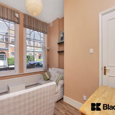 Spacious garden flat within minutes of Tooting Bec Station - Photo 1