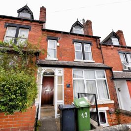 7 bedroom House in Richmond Avenue, Leeds - Photo 1