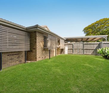 Modern Family Living in a Prime Wavell Heights Location - Photo 6