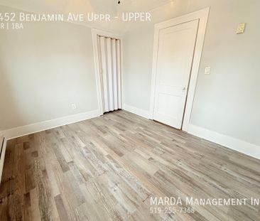 COZY 1-BEDROOM/1-BATH UPPER UNIT + HYDRO&GAS - Photo 2