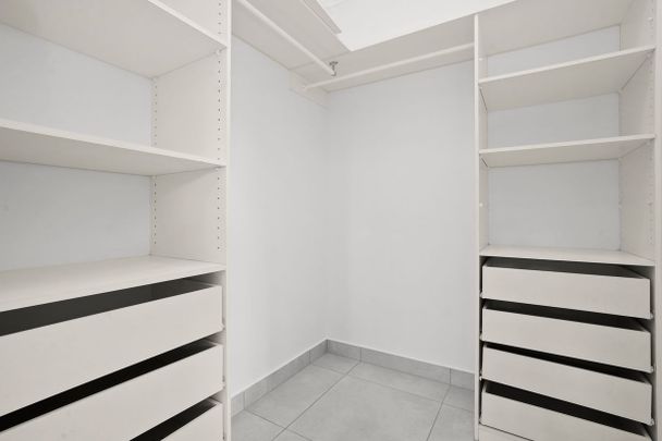 FRESHLY UPDATED - READY FOR THE FAMILY! - Photo 1