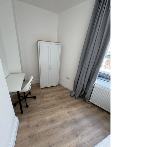 1 bedroom in a house share to rent - Photo 2