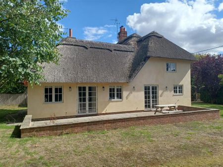 3 bedroom semi-detached house to rent - Photo 3