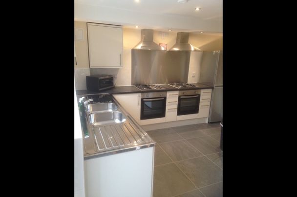 Room in a Shared House, Mulberry Way, IG6 - Photo 1