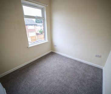3 bedroom end of terrace house to rent - Photo 2
