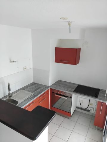 T1 bis non meublé avec terrasse à Ravine Vilaine - Fort de France - Photo 4