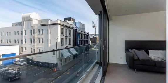 Fully Furnished Central 3 Bedroom - Photo 2