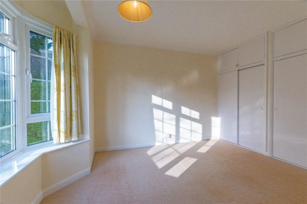 2 Bedroom Flat / Apartment - Firgrove Court, Farnham - Photo 1