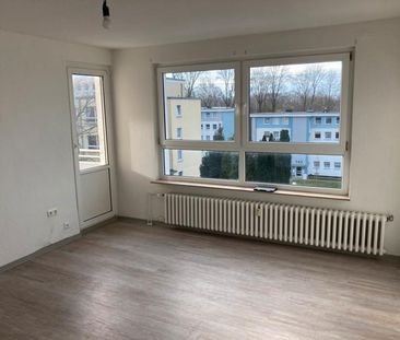 Günstige 3,5-Zimmer-Wohnung in zentraler Lage mit großem Balkon - Foto 1