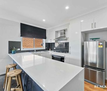 SINGLE LEVEL 3 BEDROOM HOME ACROSS FROM GOOGONG SHOPS, PARK AND SCHOOL - Photo 6