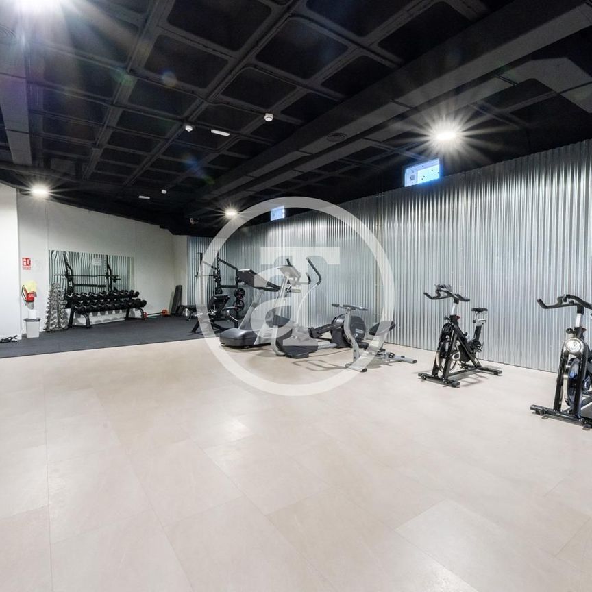 Piso de alquiler en Avenida del Cerro del Águila, Polígono Industrial Sur - Photo 1