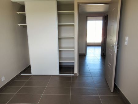 A LOUER NARBONNE TYPE 4 EN PENTHOUSE - Photo 2