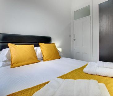 3 bedroom flat to rent - Photo 3