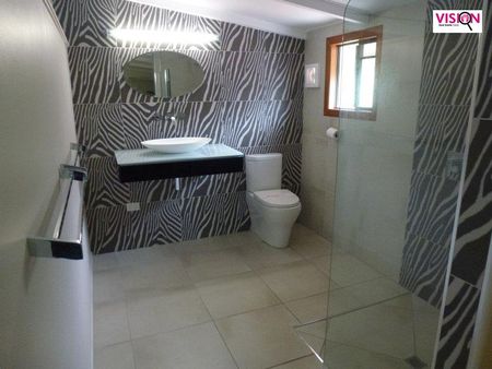 SPACIOUS FAMILY HOME IN PRIME MOUNT PLEASANT LOCATION - Photo 2