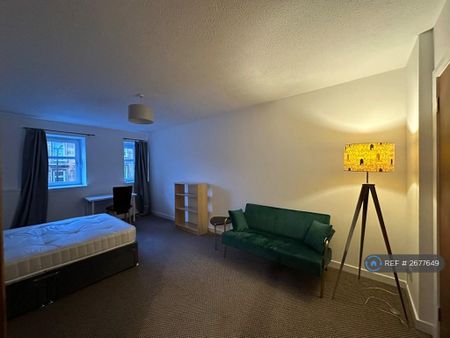 3 bedroom flat to rent - Photo 2