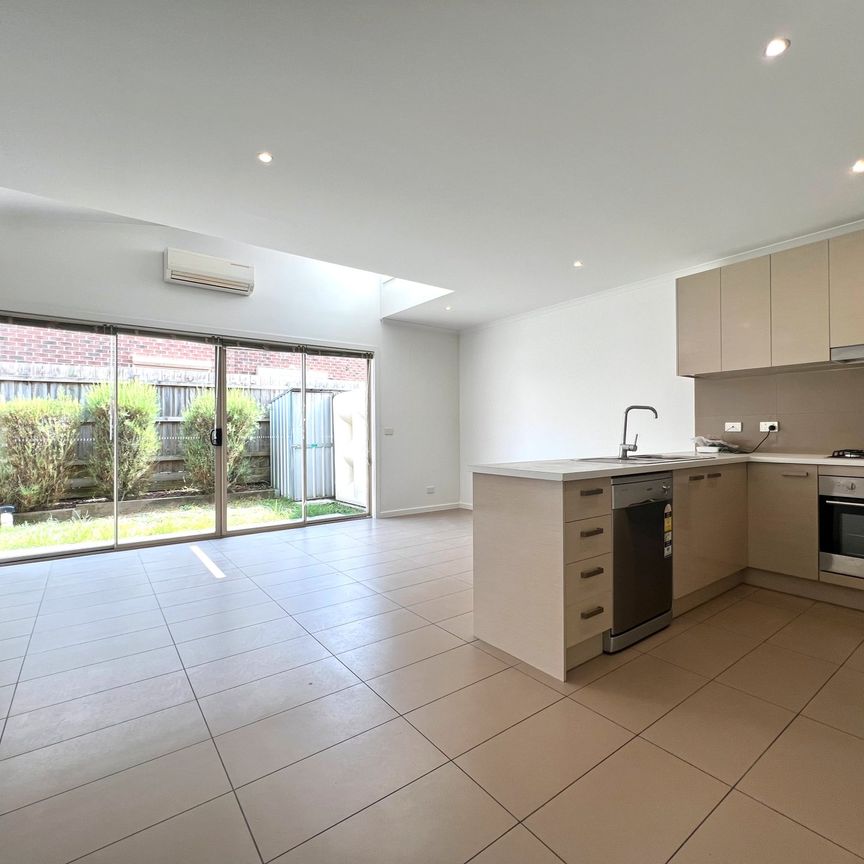 2 bedroom townhouse in the heart of Boronia - Photo 1