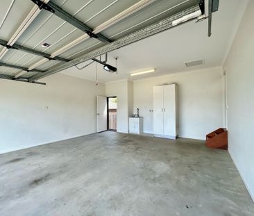 TIDY 3 BEDROOM FAMILY HOME + STUDY & MEDIA ROOM - Photo 6