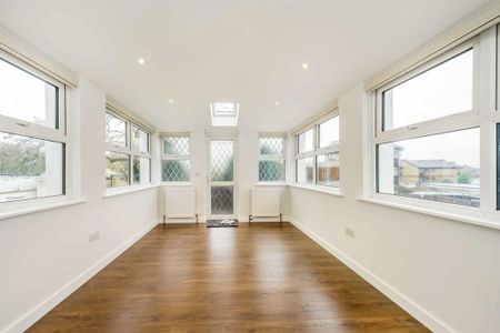 3 bedroom flat to rent - Photo 3