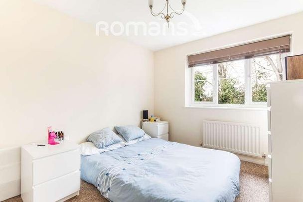 Bell House Gardens, Wokingham, RG41 - Photo 1