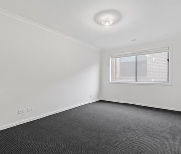 10 Golden Banksia Drive, Officer VIC 3809 - House For Rent | Domain - Photo 5