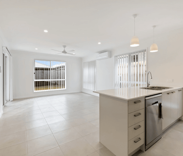 Spacious Modern Home in the Heart of Yarrabilba - Photo 5