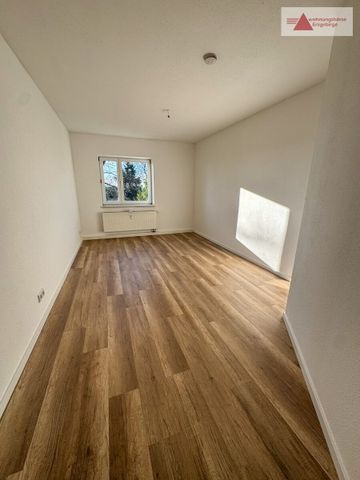 Neu renovierte, schicke 3-Raum-Wohnung in Beierfeld mit Einbauküche zu vermieten - Photo 3