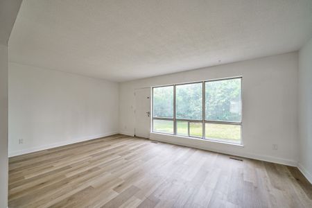 For Lease - 2012 Sheppard Avenue Unit# TH102, Toronto, Ontario - Photo 4