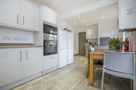 1 bedroom in a house share to rent - Photo 5