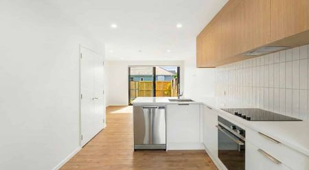 Modern, High spec Townhouse with Private Master Ba - Photo 3