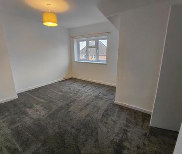 Westfield Place, Yeovil - Photo 3