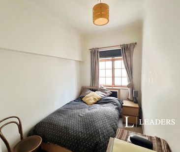 2 bedroom apartment to rent Marine Parade - Photo 2