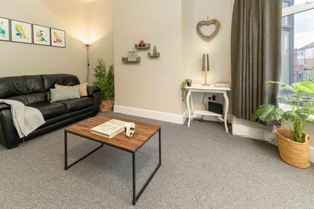 Hi-Spec House share! 🙌 Room 1 - Double En-Suite - Photo 2