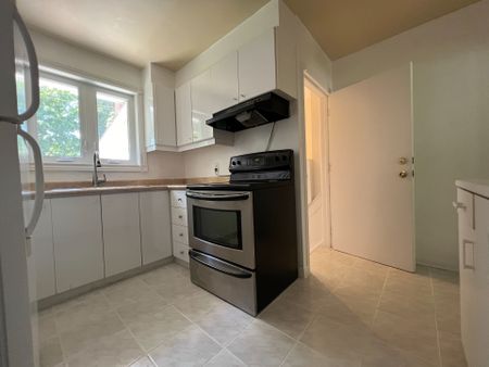For Lease - 2746 Midland Avenue Unit# Main, Toronto, Ontario - Photo 3