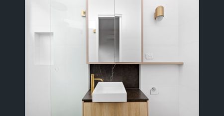 Modern Stylish Apartment! - Photo 4