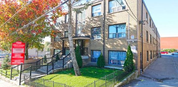 202 - 500 Gilbert Ave : Vacant & Available Immediately! - Photo 2